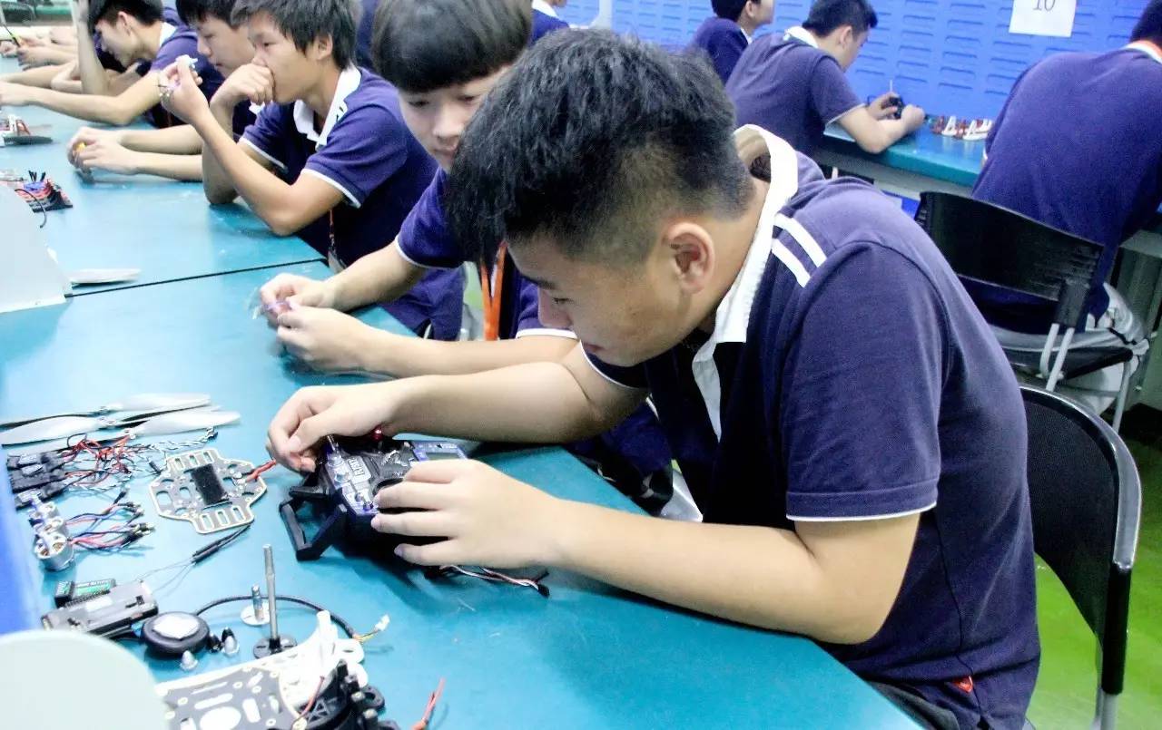 行業(yè)狀況|無人機(jī)行業(yè)前景如何?珠海一職實(shí)驗(yàn)學(xué)校航空服務(wù)專業(yè)給你新選擇!